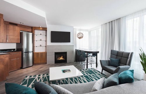 Downtown Montreal Apartment | Warwick Le Crystal - Montréal