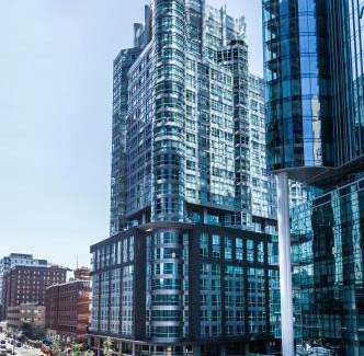 Downtown Montreal Hotel | Warwick Le Crystal - Montréal