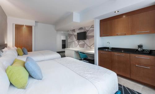 Downtown Montreal Hotel | Warwick Le Crystal - Montréal
