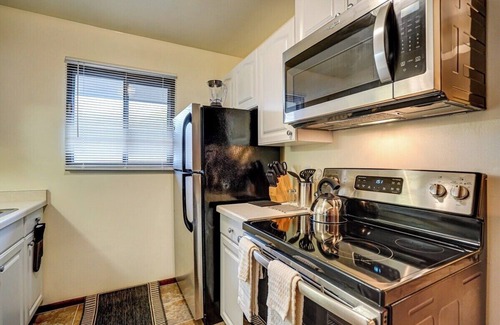 Greenfield Apartment | Washer/Dryer. Dishwasher. A/C. Pets. Corner Apt.