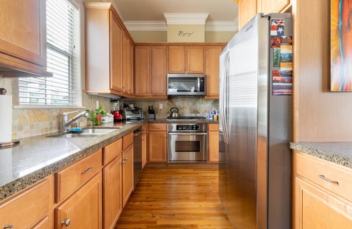 Montrose House | Washington Corridor & Park Living 2 Bedroom Home by RedAwning