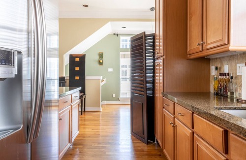Montrose House | Washington Corridor & Park Living 2 Bedroom Home by RedAwning