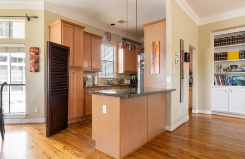 Montrose House | Washington Corridor & Park Living 2 Bedroom Home by RedAwning