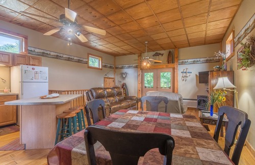 Johnson City Cabin | Watauga River Cabins-Laurels Cabin