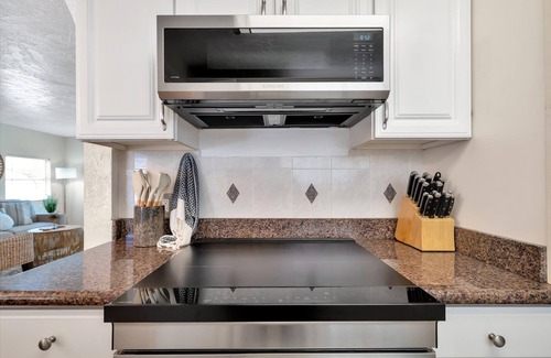 Clearwater Beach Apartment | Watch the dolphins! Waterview, 2-bed, Heated pool!