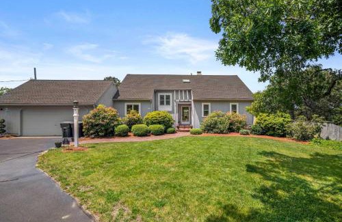 West Dennis House | Water Access Sunsets Walk to Restaurants