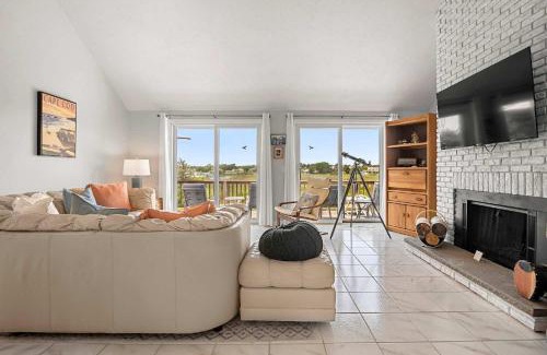 West Dennis House | Water Access Sunsets Walk to Restaurants