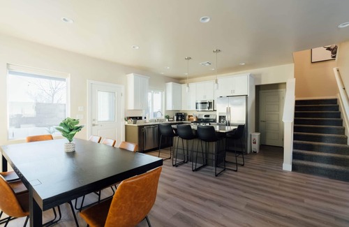 Hildale House | Water Canyon, So Zion, 4bed, 3Bath, Hot Tub, Deck, Fire Pit