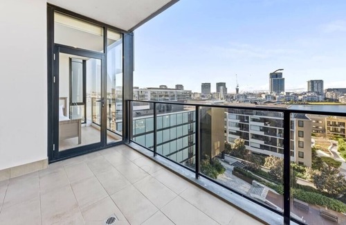 Wentworth Point Apartment | Water&City View on 9th Floor | MHS