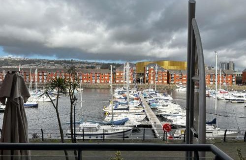 Castle Apartment | Water Front APT Walk to the Beach & City Centre