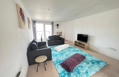 Castle Apartment | Water Front APT Walk to the Beach & City Centre