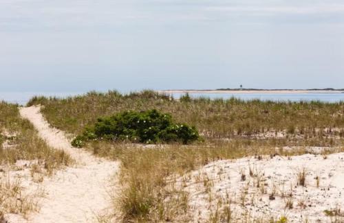 North Truro House | Water's edge renovated Condo with Marina Views