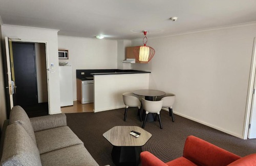 Gold Coast Apartment | Water View. 1bedroom Sleeps 2. WI-FI, Wash Machine