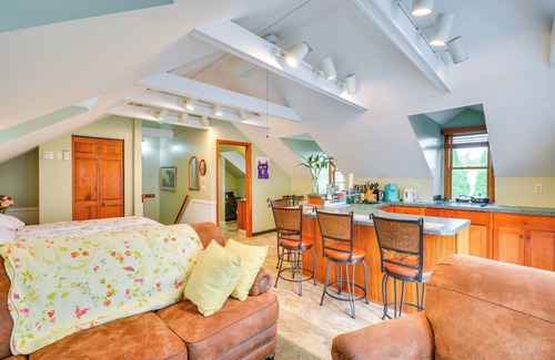Sackets Harbor Apartment | Water-View Balcony: Charming Lake Ontario Studio!