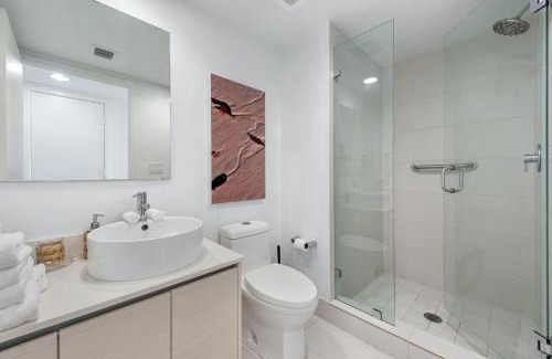 Hallandale Beach Apartment | Water View Building With Pool - 5-Min Walk To The Beach