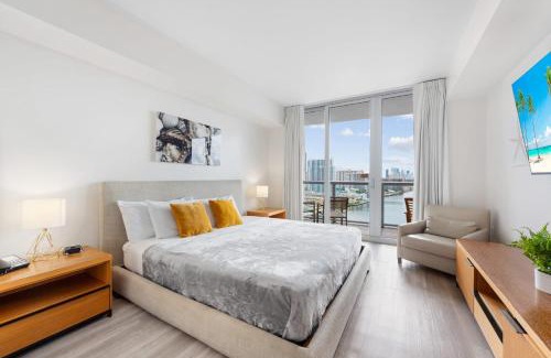 Hallandale Beach Apartment | Water View Building With Pool - 5-Min Walk To The Beach