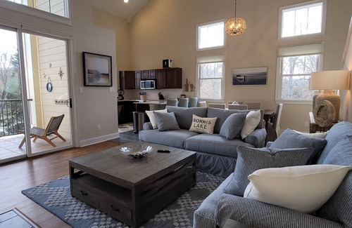 Andersonville Condo | Water view condo w/free attraction tickets, a jetted tub, & fireplace
