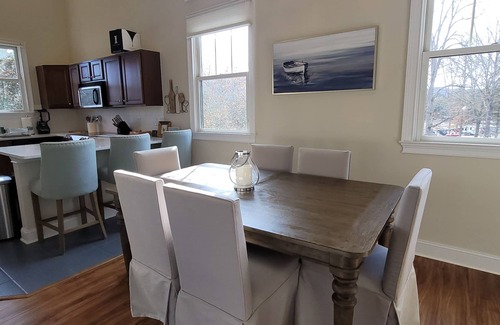 Andersonville Condo | Water view condo w/free attraction tickets, a jetted tub, & fireplace