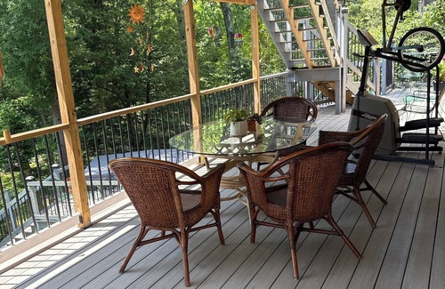 Arnold House | Water view Oasis renovated 3 bedrooms, 2.5 bath &hot tub conveniently in Arnold!