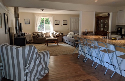 Lakebay House | Water, water, water! Pristine beach hideaway in South Sound