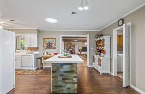 Sparta House | Waterfall Chaser’s Retreat! Near Hiking, Kayaking & Historic Downtown Sparta