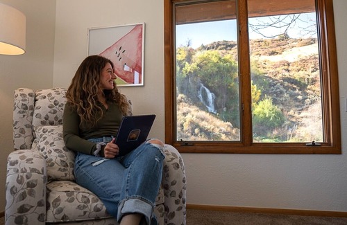 Filer House | Waterfall House, in the Snake River Canyon
