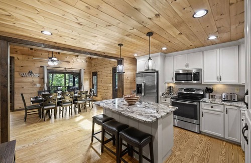 Lake Norman of Catawba Cabin | Waterfront 1-Acre | Private Dock, Hot Tub, Firepit | Bankhead Lodge by AvantStay