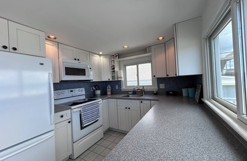 Mattapoisett House | Waterfront 2 Bedroom, 2 Bath - private beach - Aucoot Cove neighborhood - Mattapoisett