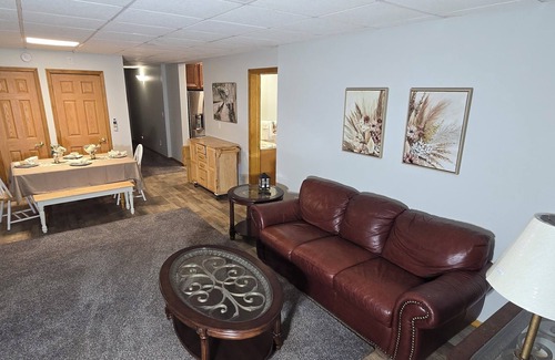 Fort Edward Apartment | Waterfront 2 Bedroom Apartment. With private yard in Queensbury with AC, Wi-Fi