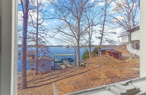 Marion House | Waterfront 4-Bedroom Pet Friendly Lake House w/dock for boat, fishing, swimming