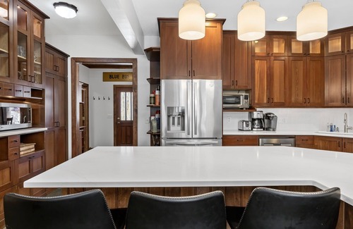 Essex County House | Waterfront 6bd/3.5bth, chef kitch, Adult Treehouse, Swimming, B-ball, Sleeps 12
