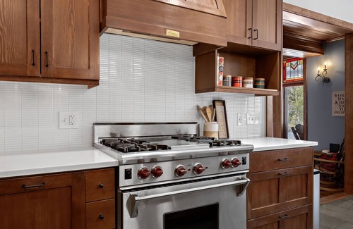 Essex County House | Waterfront 6bd/3.5bth, chef kitch, Adult Treehouse, Swimming, B-ball, Sleeps 12