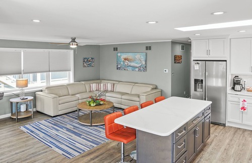Keen-Wik On the Bay House | WATERFRONT! Bring Your Own Boat! Fits Large Families (2 Living Rooms, Sleeps 14)