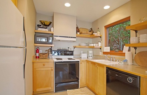 Friday Harbor House | Waterfront Cabin! Adults Only (Whale Watch Point)