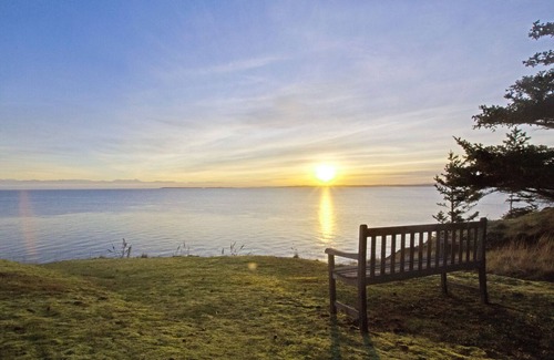 Friday Harbor House | Waterfront Cabin! Adults Only (Whale Watch Point)