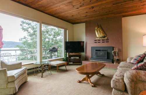 Worley Cabin | Waterfront cabin with large deck, fishing dock, & private beach