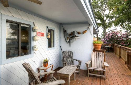 Cedar Key House | Waterfront Cedar Key Duplex Home Grill and Dock!