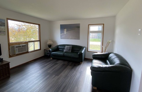 Gimli House | WATERFRONT Cheerful cottage with beautiful views