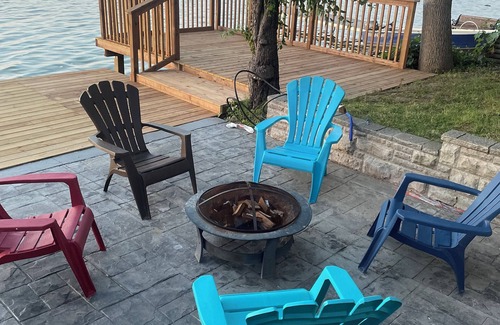 Scugog Cottage | WATERFRONT COTTAGE GETAWAY BEAUTIFUL SCENIC VIEWS AND SUNSETS ON THE LAKE