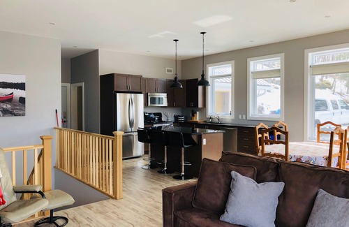 North Frontenac Cottage | Waterfront Cottage in the Woods/5bedrooms large Dock