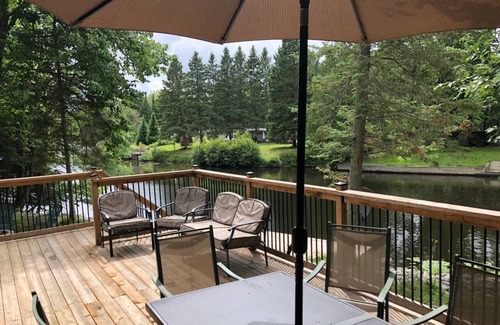Baddow Cottage | Waterfront Cottage with a Touch of Luxury in Historic Fenelon Falls