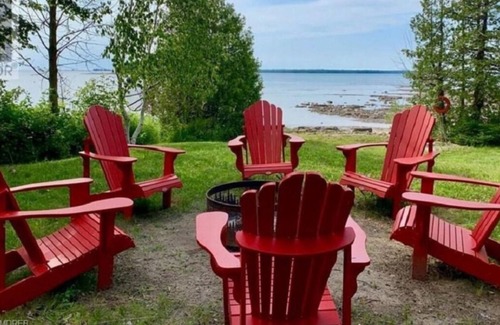 Lion's Head Cottage | (Waterfront Cottage)Just 25 Minute to Tobermory(Waterfront Cottage)