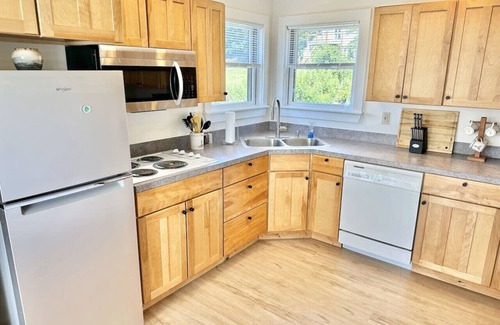 Bass Harbor House | Waterfront Cottage + Dock & Swim Access! [Seaside]