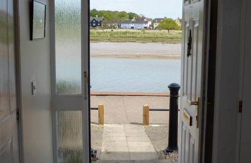 Rowhedge Cottage | Waterfront Cottage in the lovely village of Rowhedge, near Mersea Island