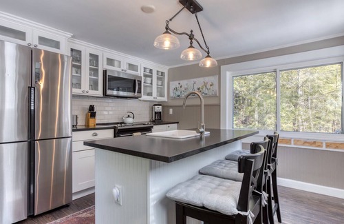Berkshire House | Waterfront Cottage Retreat By Evergreen Home