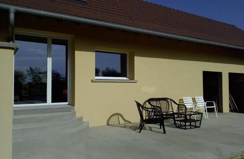 Frangy-en-Bresse House | Waterfront country property