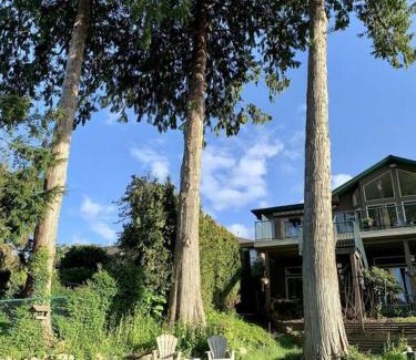 Regional District of Nanaimo Villa | Waterfront Eagle Nest