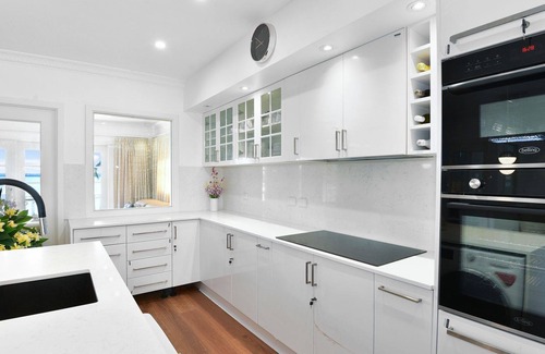 Toukley House | Waterfront Entertainers Haven
