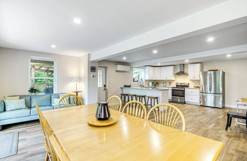 Cub Run House | Waterfront Escape in Cub Run w/Deck & Hot Tub!
