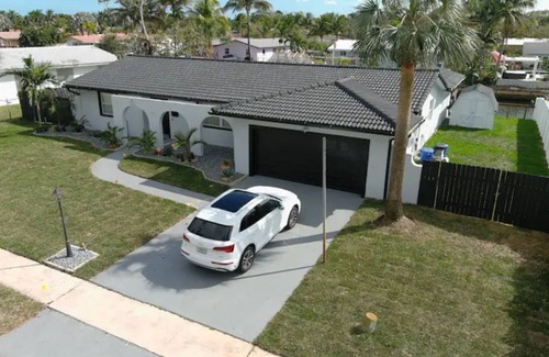 Plantation House | Waterfront Fort Lauderdale House with Heated-pool - 3 Bedrooms 1.5 bathrooms